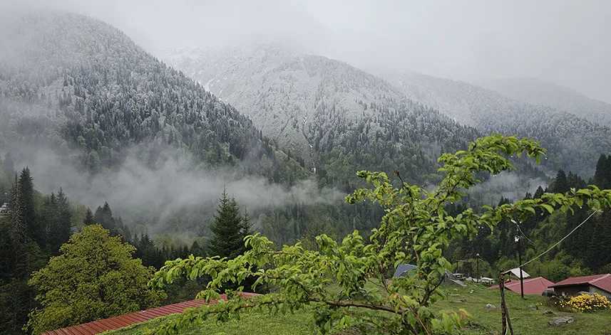 Karadeniz'in yüksek kesimleri beyaza büründü