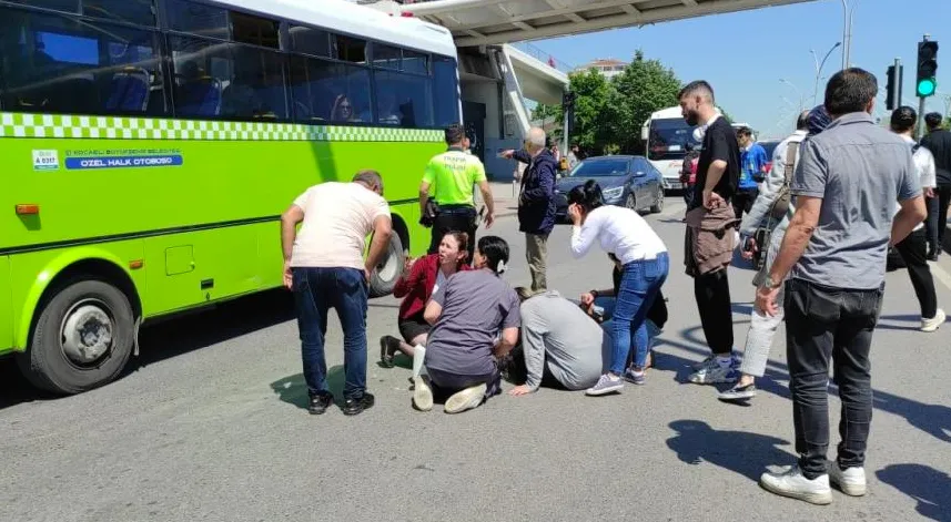Yolun karşısına geçmek isteyen kadına otomobil çarptı