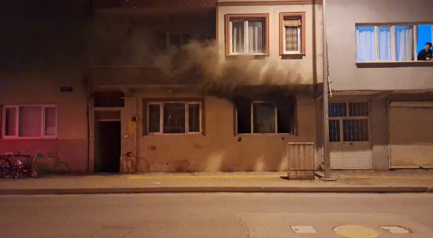 Yangında 3 yaşındaki çocuk dumandan etkilendi