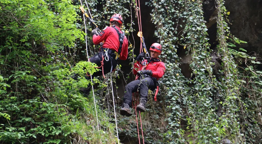 Şelalede yaralı kurtarma tatbikatı yapıldı
