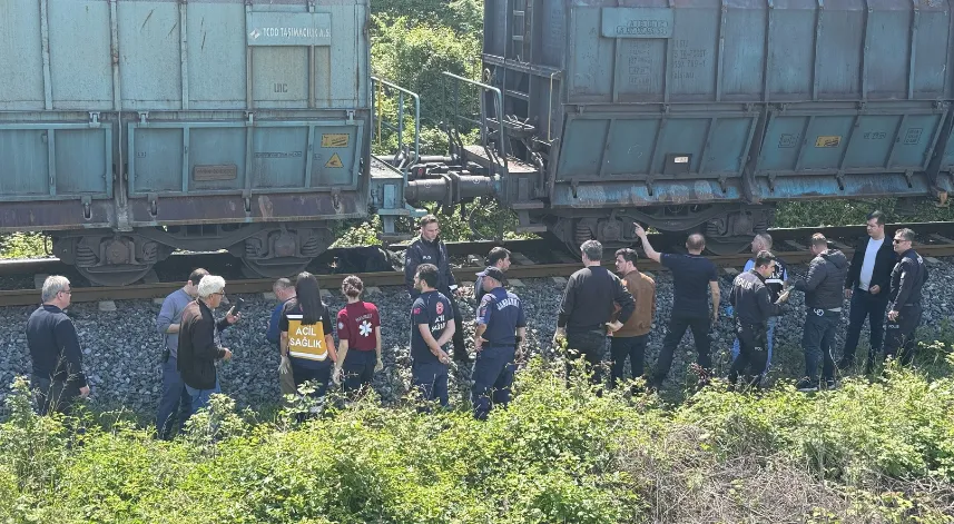 Yük treninin çarptığı 89 yaşındaki yaşlı kadın öldü