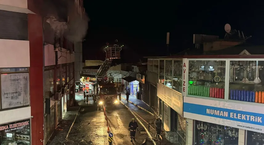 Trabzon'da bir iş merkezinde çıkan yangın söndürüldü