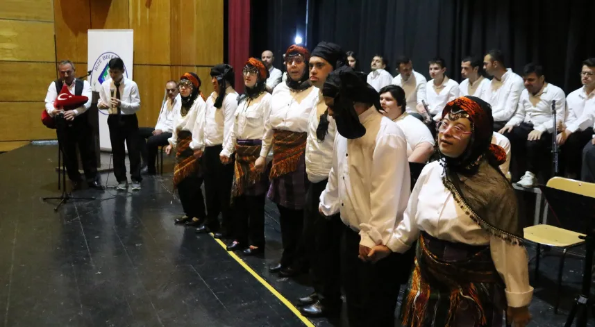 Rize’de engelsiz yaşam korosundan harika performans