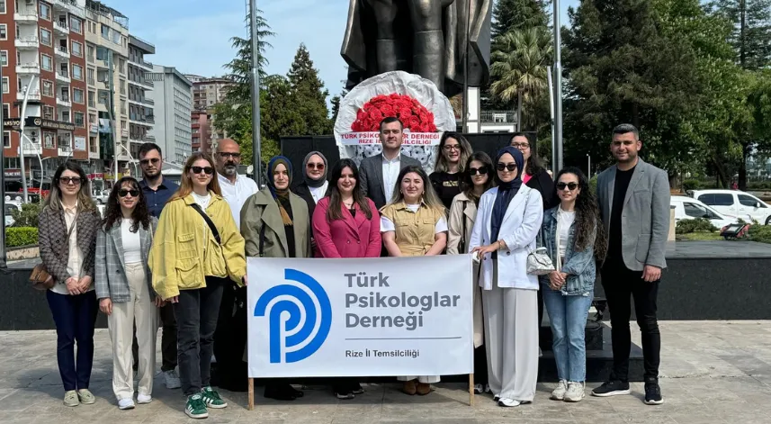 Rize'de '10 Mayıs Psikologlar Günü' kapsamında çelenk sunma töreni yapıldı