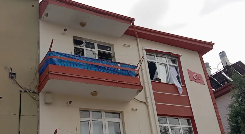 Evde piknik tüpünün patlaması sonucu karı koca yaralandı