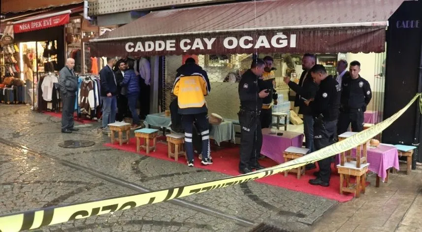 Çay ocağında oturan kişi, silahlı saldırıda yaralandı