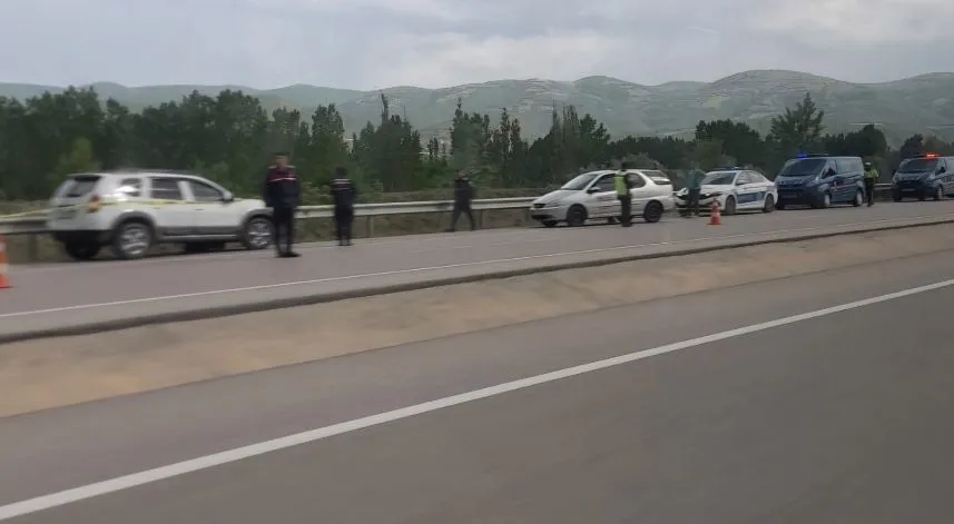 Bariyere çarpan cipin sürücüsü öldü