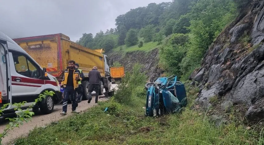 Kamyonla çarpışan otomobilin sürücüsü yaralandı