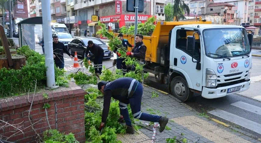 Trabzon'da fırtına nedeniyle 35 olay meydana geldi