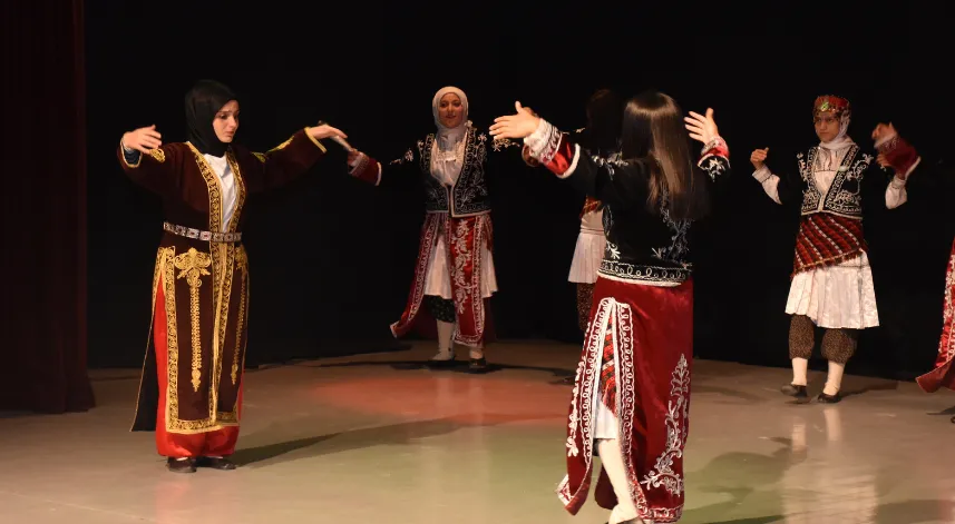 Gümüşhane'de engelli öğrenciler dans gösterisi yaptı