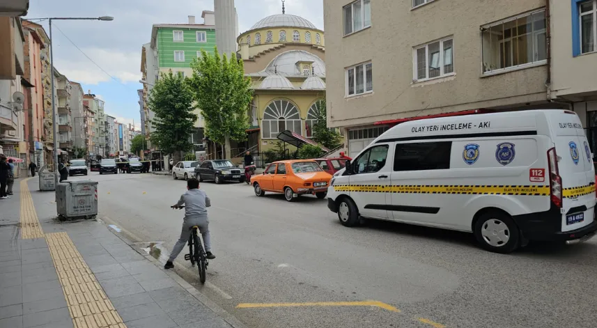 İki grup arasındaki silahlı çatışma güvenlik kamerasına yansıdı