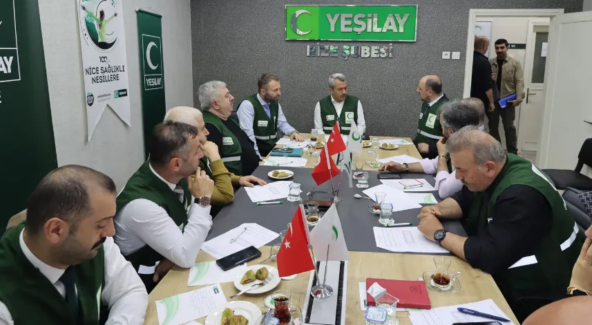 Vali Baydaş Yeşilay yönetim kurulu toplantısına katıldı