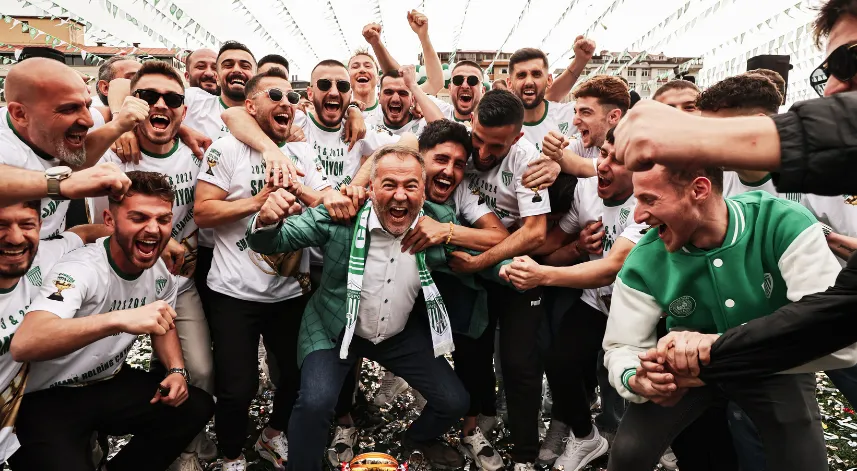 Çayelispor 3. Lig kupasını kaldırdı