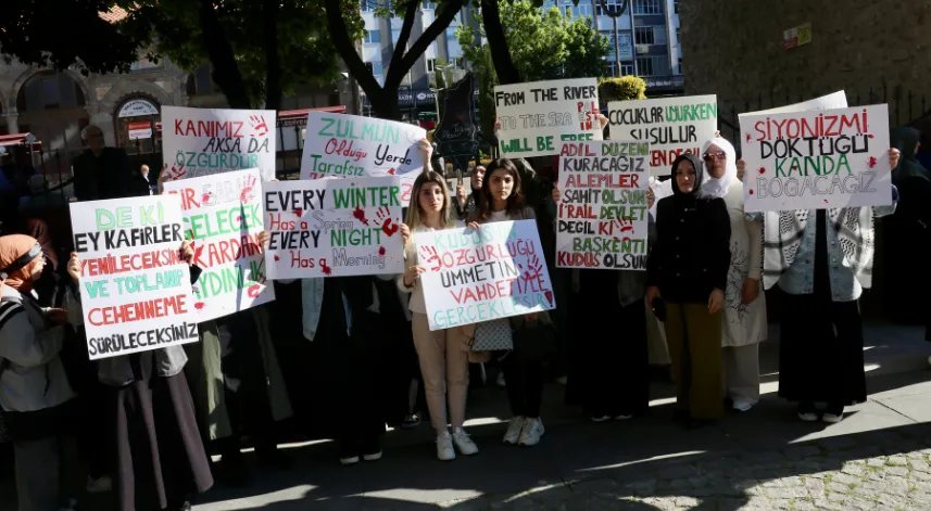Filistin'e destek için yürüyüş ve oturma eylemi yapıldı