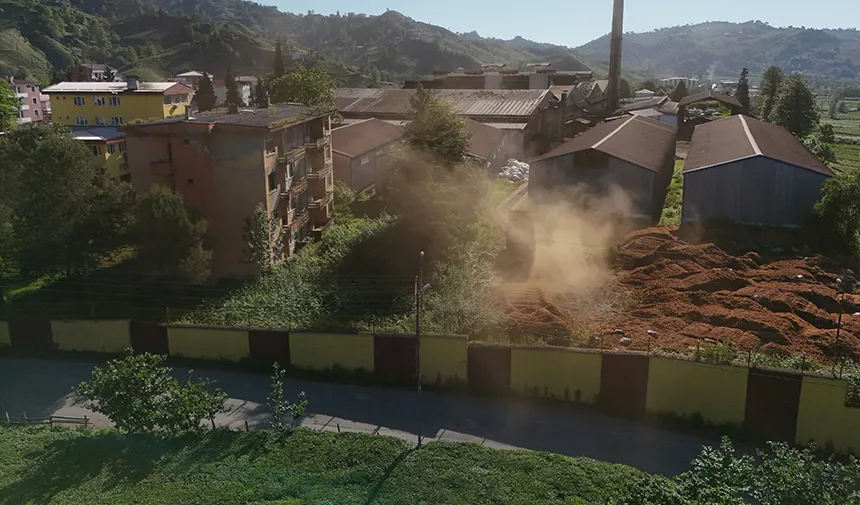 Çay fabrikasının tozu mahalle sakinlerini canından bezdirdi