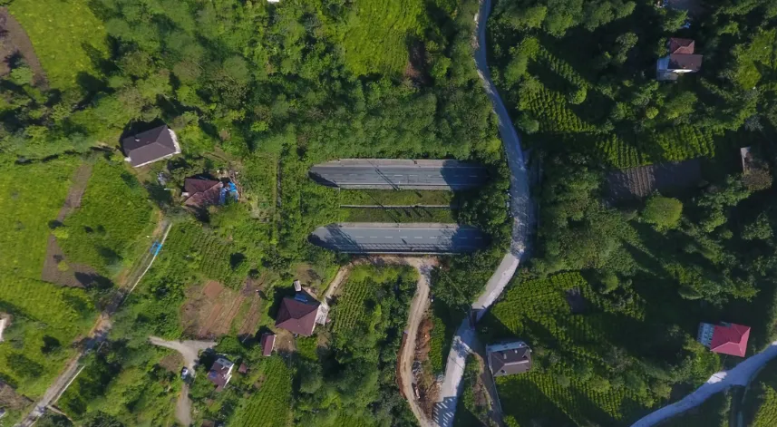 Rize’de doğayla bütünleşen karayolu tünelleri