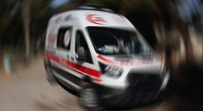 Rize'de devrilen vincin altında kalan işçi yaralandı