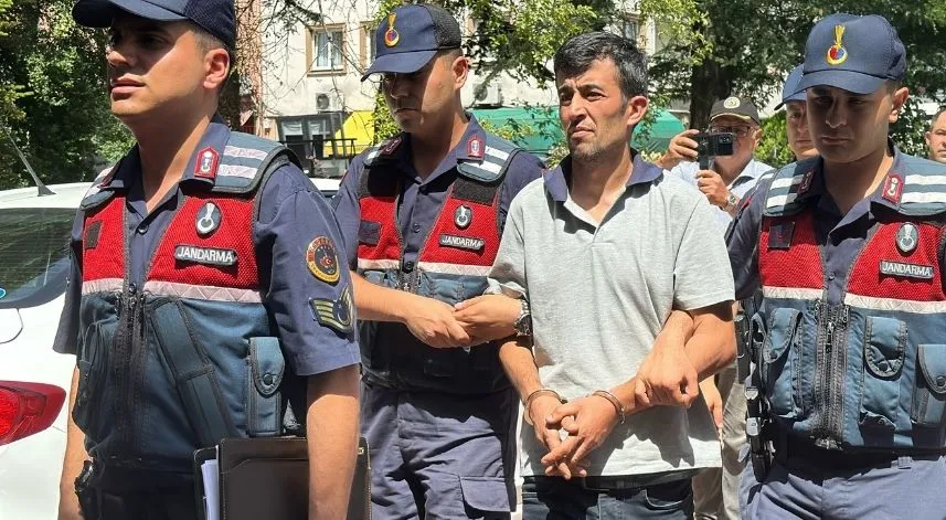 Bir kişi, engelli kız kardeşini dövdüğü iddiasıyla babasını tüfekle öldürdü