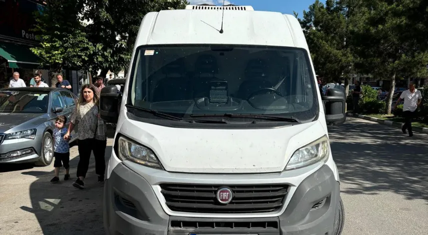 Panelvanın çarptığı yaya ağır yaralandı