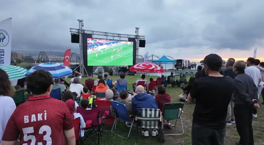 Rizeliler milli maçı dev ekranda izleyecek   