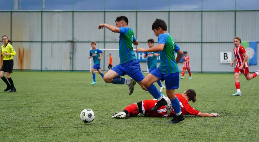 5 ülkeden kulüpler Rize’de rekabet ediyor