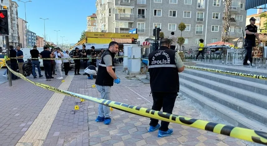 Çıkan kavgada silahla vurulan 2 kardeşten biri öldü