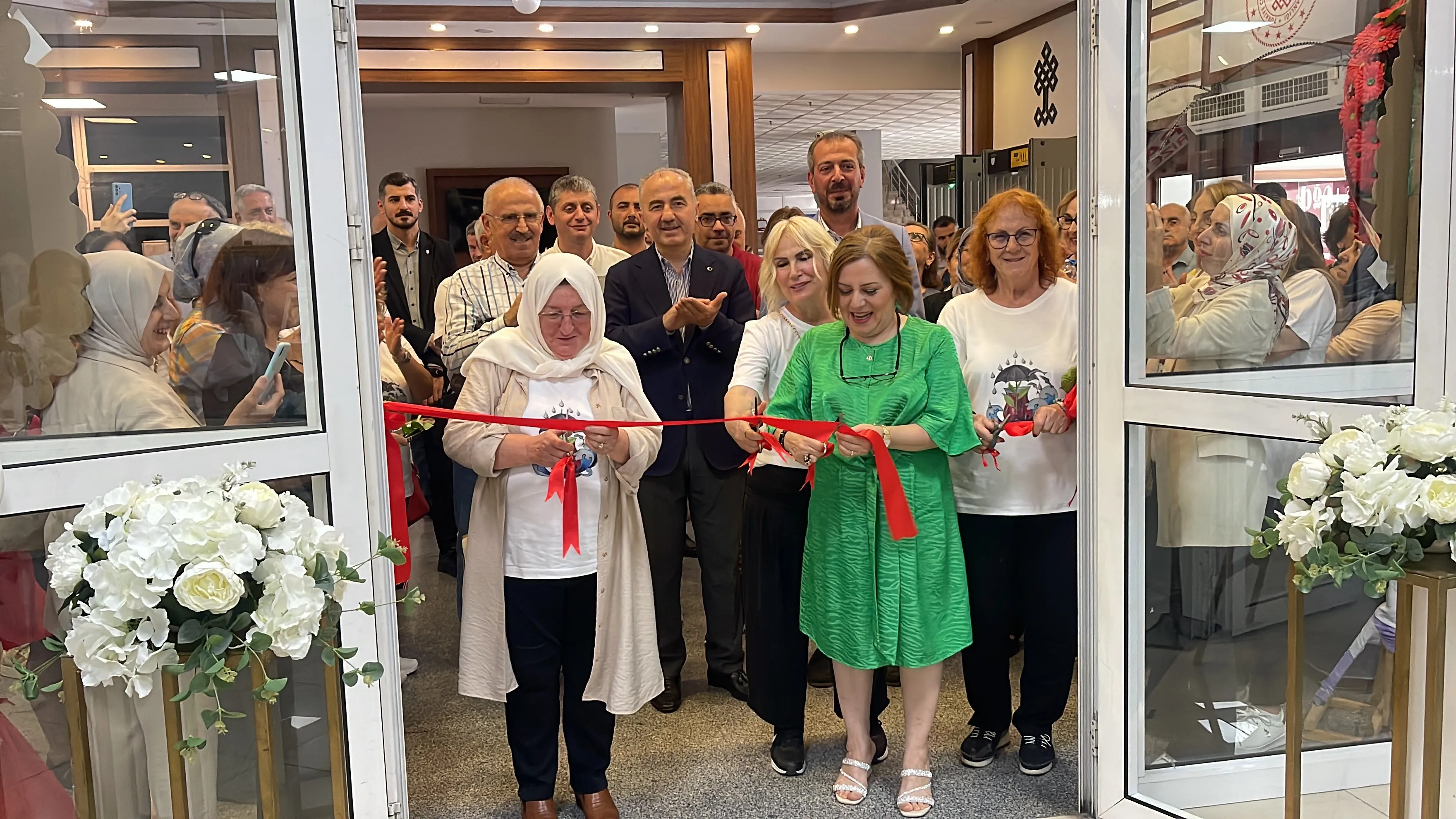 Rize'de kadınlar eski ürünleri sanatla dönüştürüyor