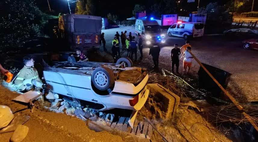 Şarampole devrilen otomobildeki 2 kişi yaralandı