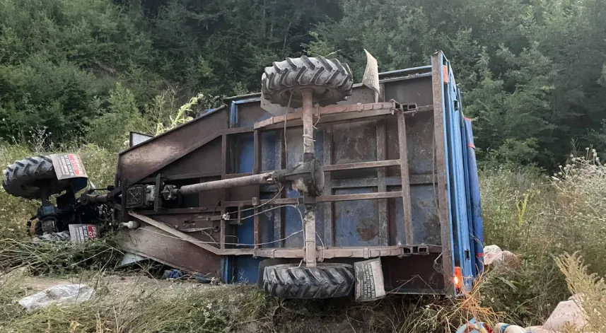 Şarampole devrilen tarım aracındaki 1 kişi öldü, 6 kişi yaralandı