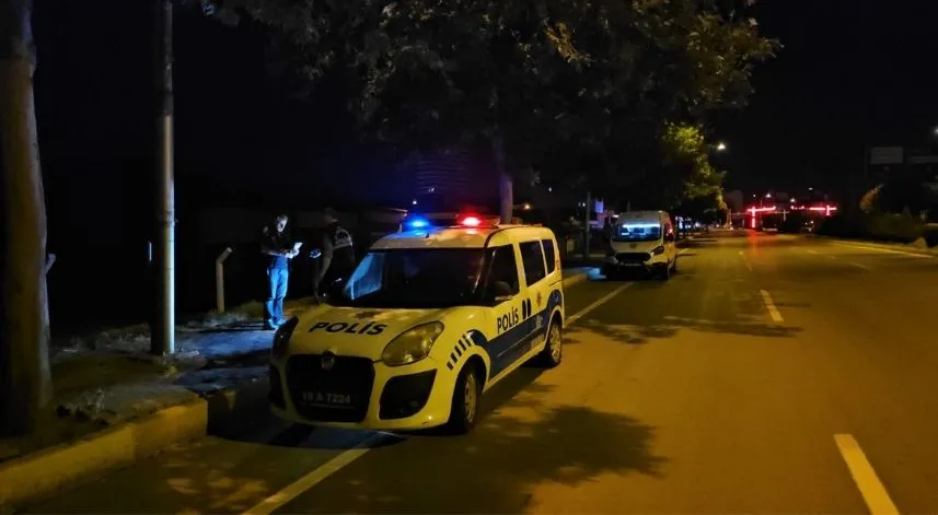 Bir kadın caddede yürürken bıçaklandı