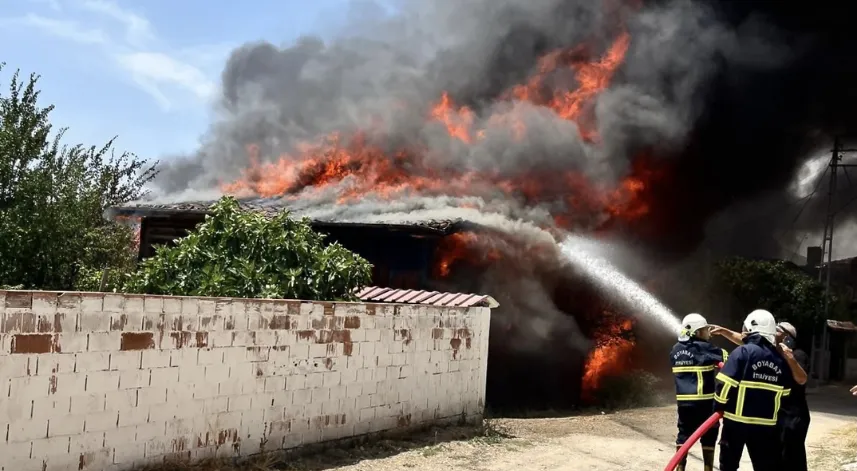 Sinop'ta çıkan yangında 6 ev yandı
