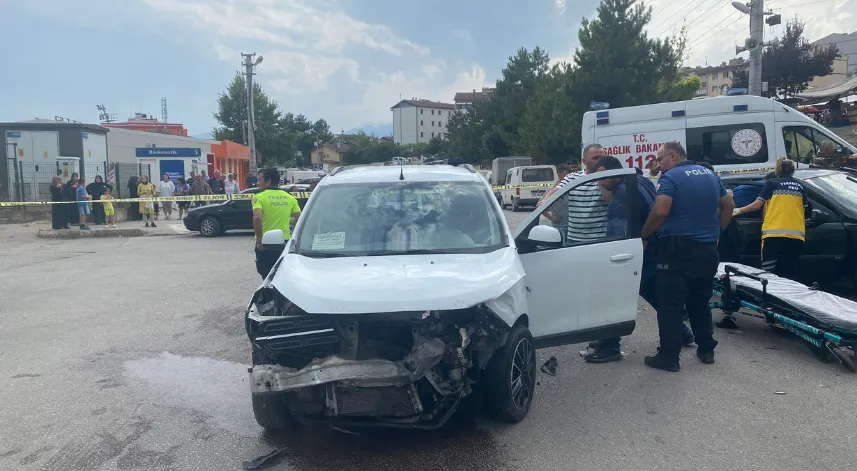 3 aracın karıştığı kazada 5 kişi yaralandı