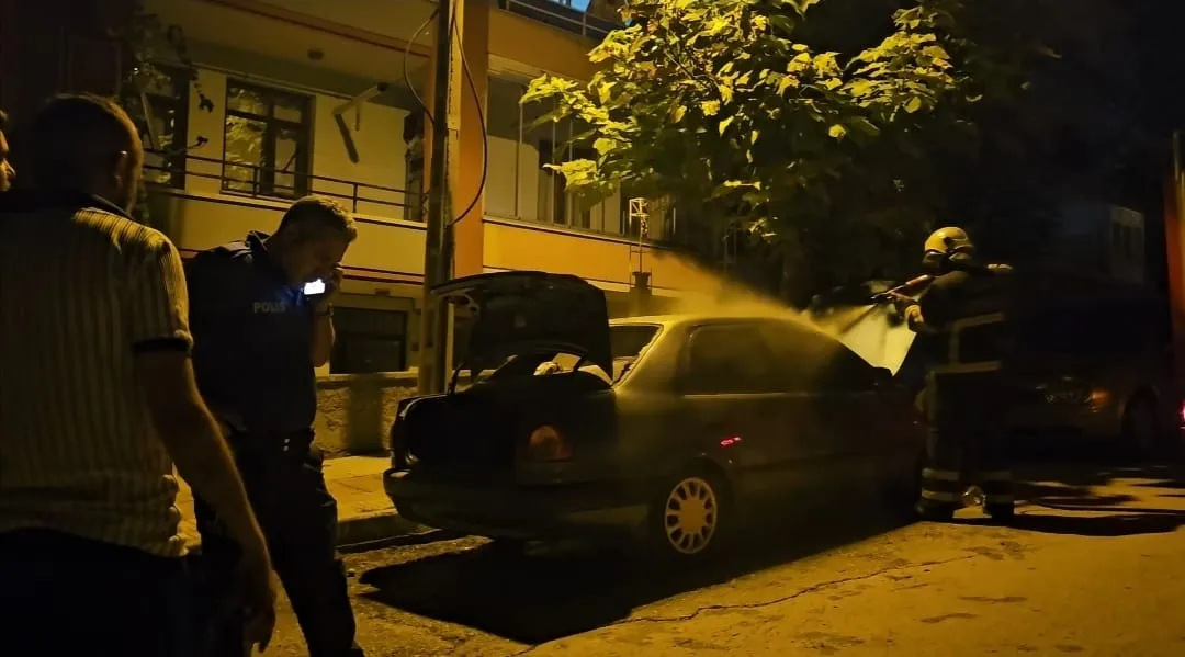 Çorum'da yanan otomobil söndürüldü