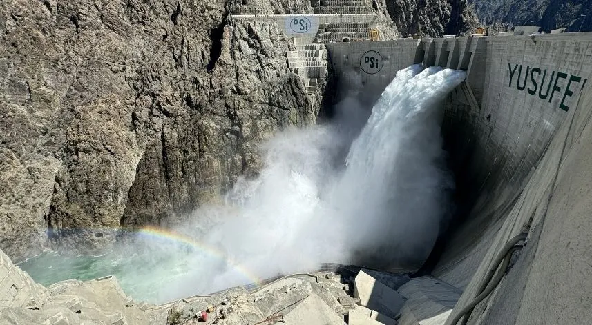 Yusufeli Barajı'nda tam yükte dolusavak testleri yapıldı