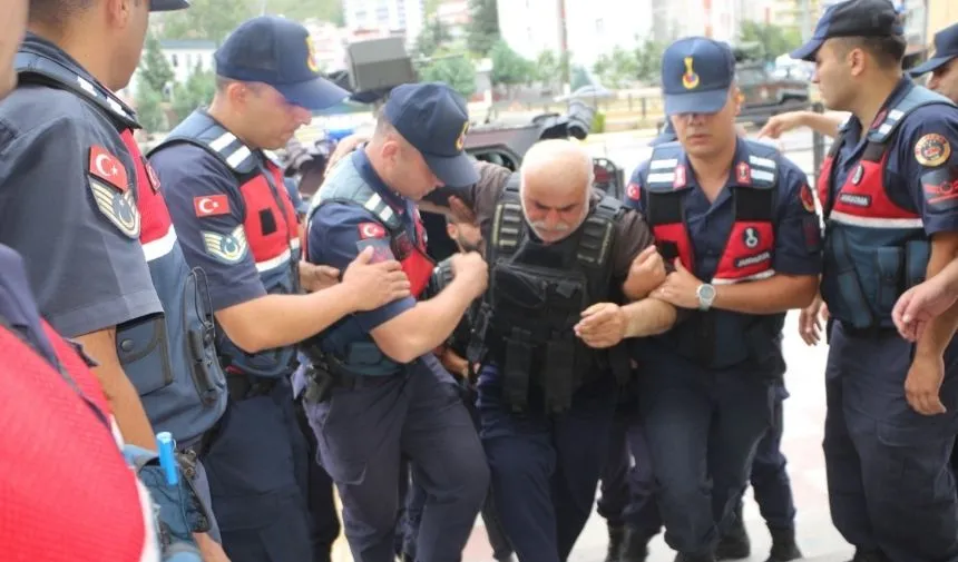 Tokat'ta çıkan silahlı kavga eski muhtarı öldüren yeni muhtar ile oğlu adliyede