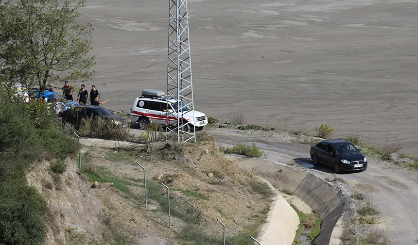 Ormanda defne yaprağı toplarken kaybolan kadın bulundu