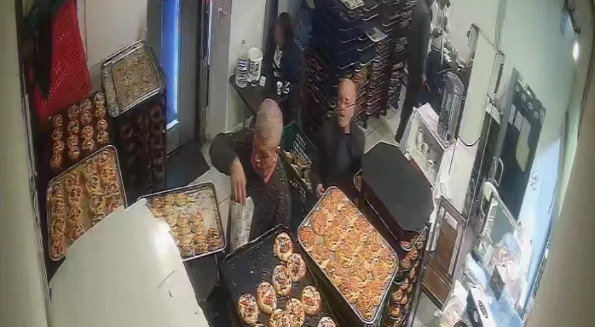 İyi niyeti hem telefonuna  hem de 10 bin TL parasına mal oldu