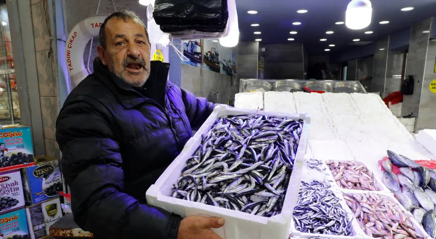 Hamsinin kilosu 100 liradan tezgaha indi