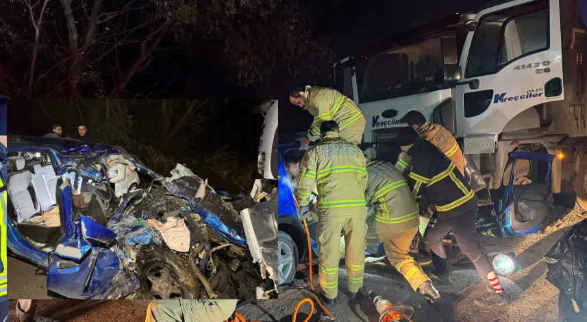 Kamyonla çarpışan otomobildeki 5 kişi öldü