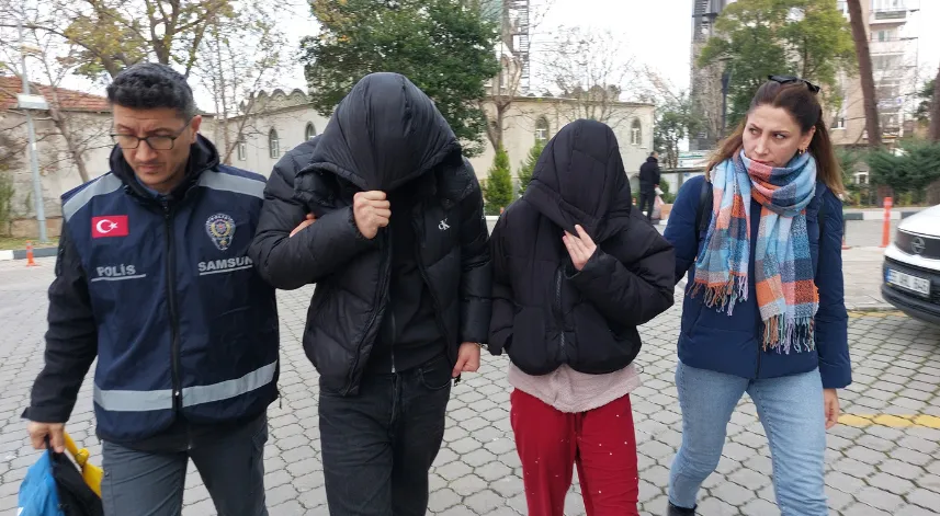  Mağazadan giyim eşyası çaldılar