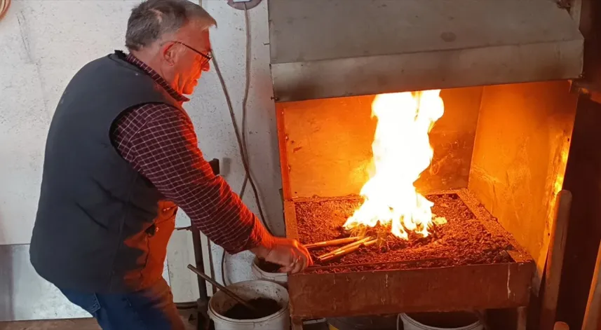  Osman usta yıllardır ateş başında demir dövüyor