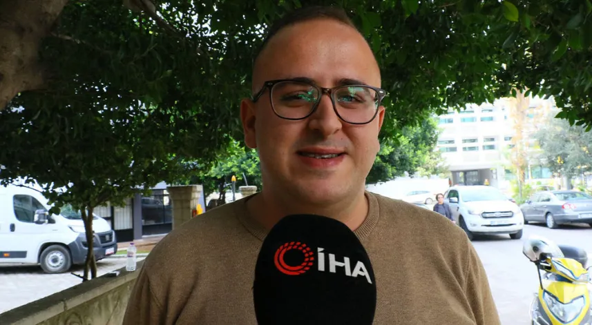 Boşanmasını simit dağıtarak kutladı