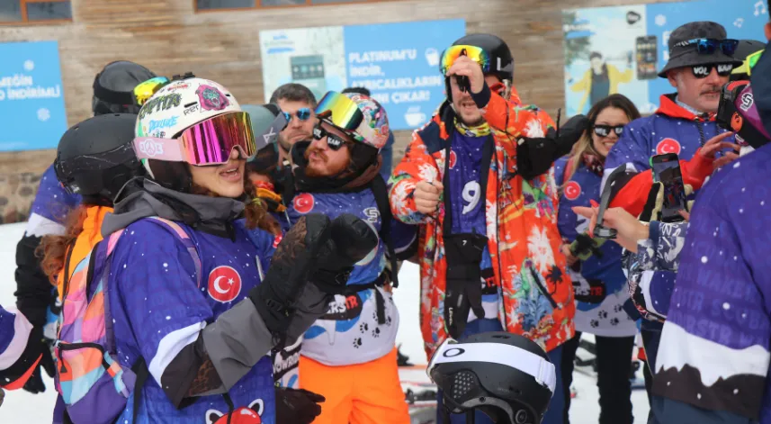 Kartalkaya’da kayak sezonu erken açıldı: Pistlerde 1 metre kar