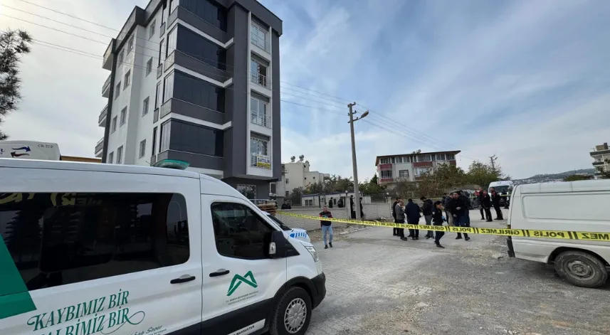  Eşini yeni aldıkları evin önünde öldürdü