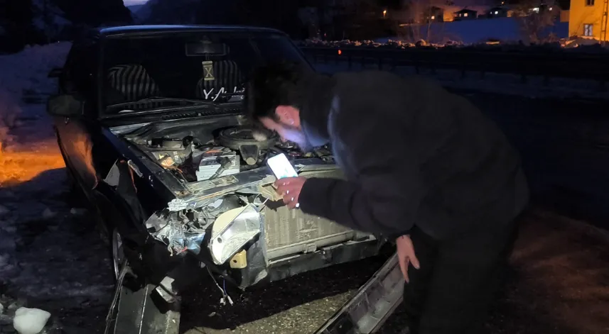 Erzurum-Artvin kara yolunda buzlanma kazalara neden oldu