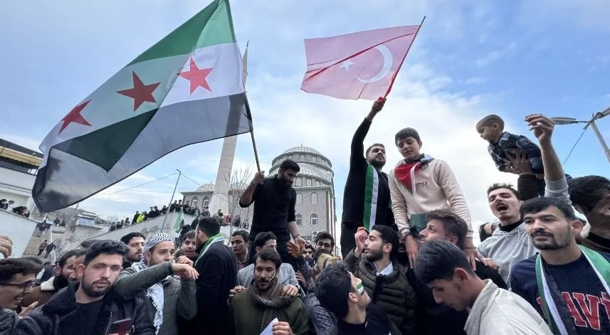 uriyeliler, Baas rejiminin devrilmesini kutladı