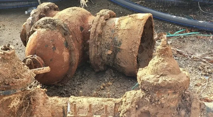 Altyapı çalışmalarında çıkan paslı su vanaları dikkat çekti