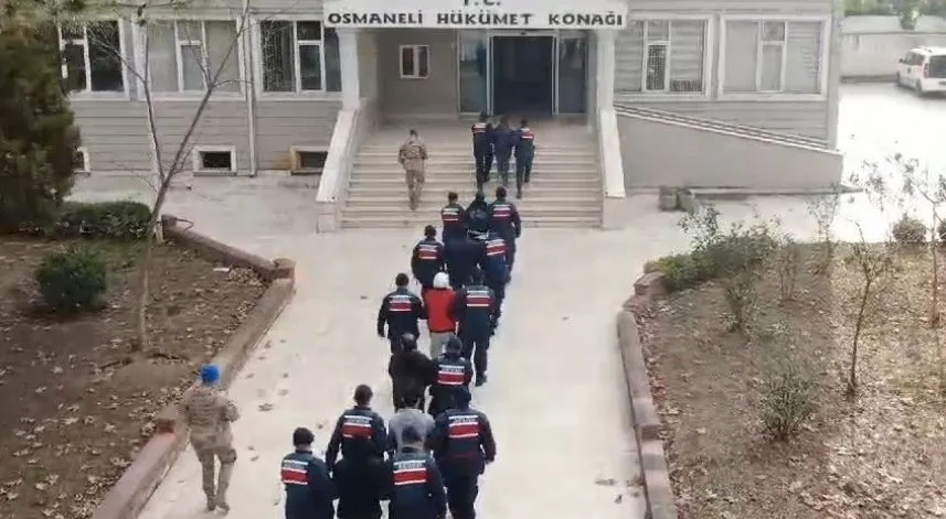 Bilecik'te bin 200 kişiden 385 milyon dolandıran çete çökertildi