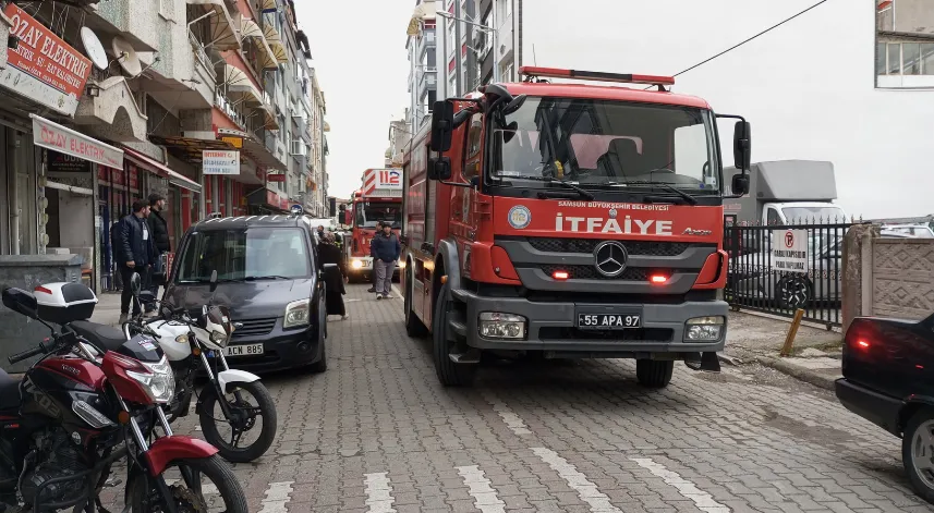 5 Katlı binanın çatısındaki yangın hasara yol açtı