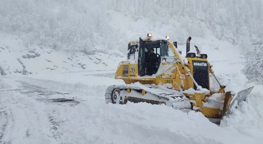 Artvin'de kar nedeniyle Camili bölgesi ve 6 köy yolu ulaşıma kapandı